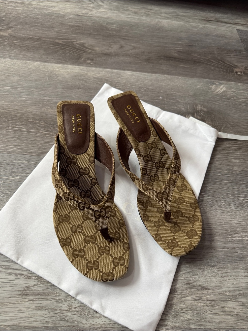 Source Unknown Tan/Brown GG Canvas Thong Sandals